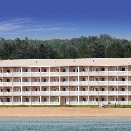 Mackinaw Beach And Bay Inn & Suites Mackinaw Stadt Exterior foto